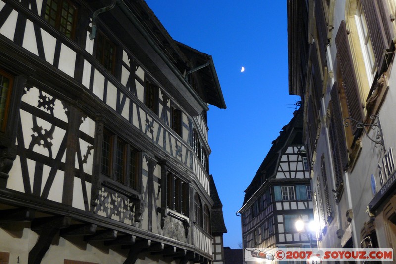 Strasbourg - Petite France
Place des Meuniers, 67000 Strasbourg, France
Mots-clés: sunset