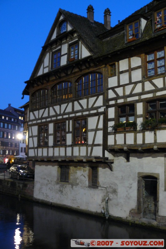 Strasbourg - Petite France
Place des Meuniers, 67000 Strasbourg, France
Mots-clés: sunset