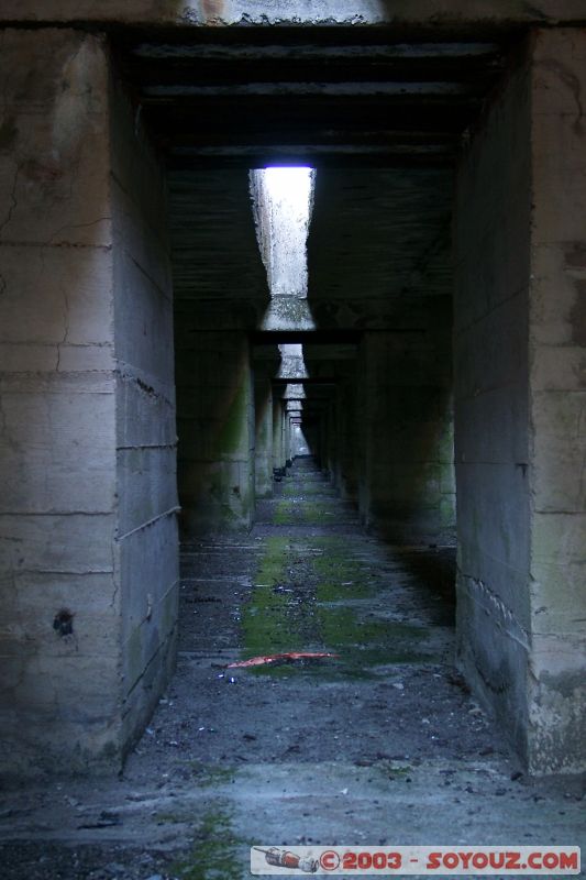 Ancienne base de sous-marins
dispositif anti bombe
