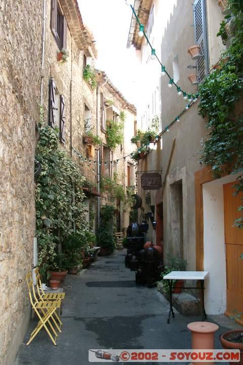 Mougins

