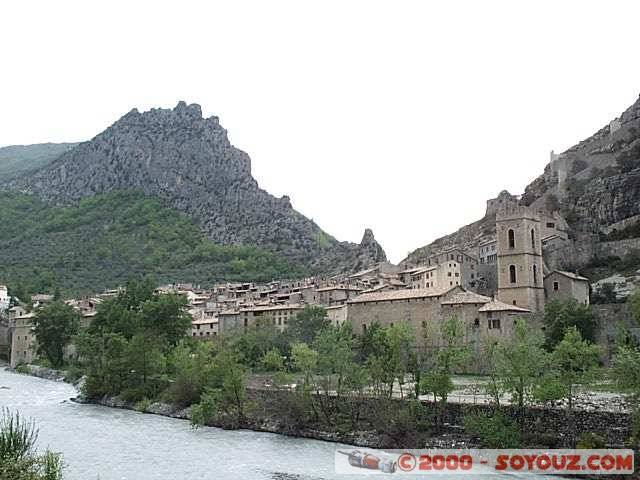 Entrevaux, vue g�ene�rale
