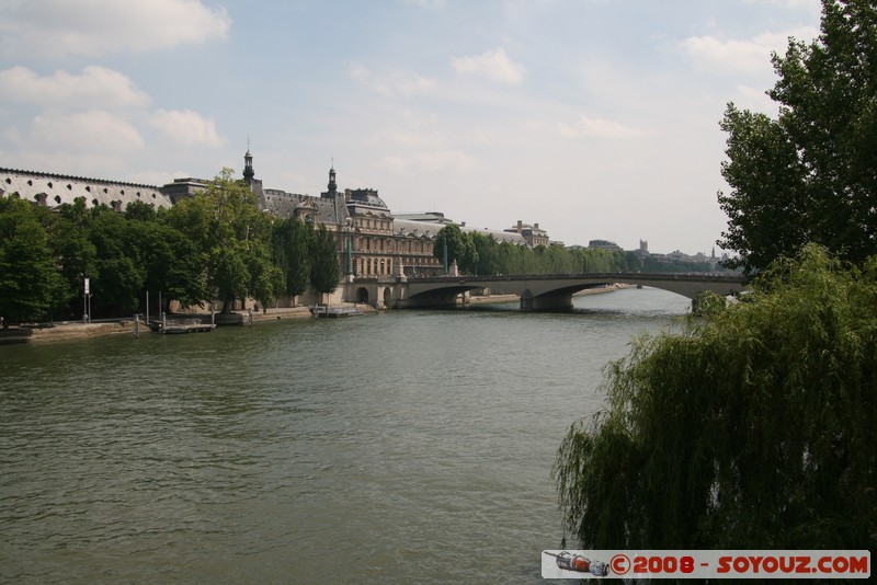 Paris - Musee du Louvre et Pont du Carrousel
Quai Malaquais, 75006 6?me Arrondissement Paris, Paris, France
