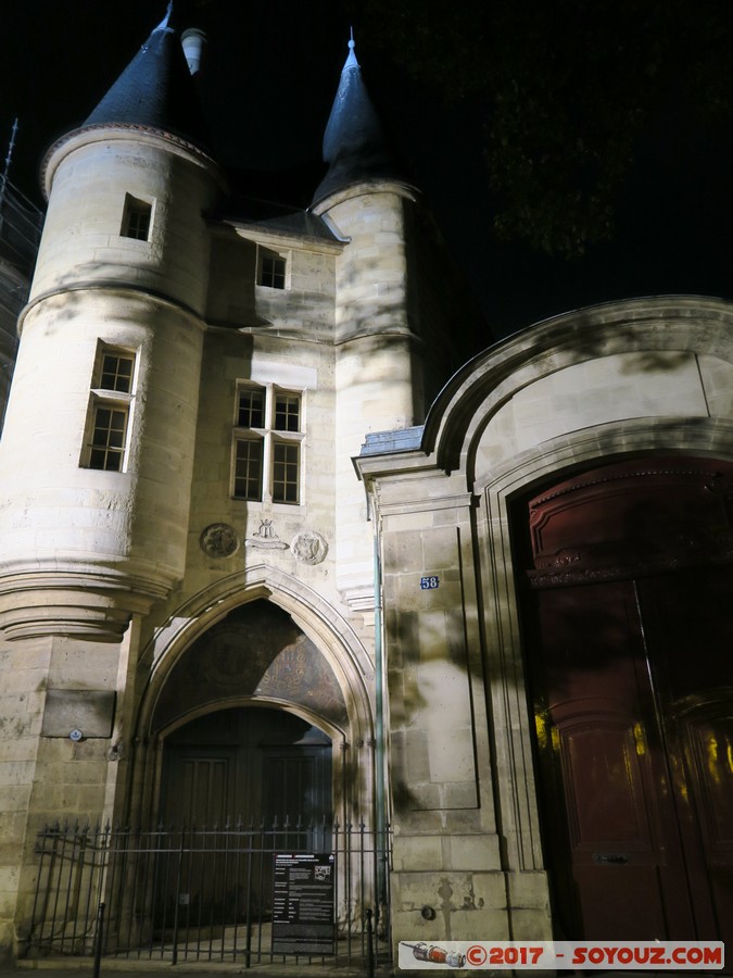 Paris by night - Portail de l'hotel de Clisson
Mots-clés: geo:lat=48.86128806 geo:lon=2.35173941 geotagged Nuit Portail de l'hotel de Clisson Archives Nationales