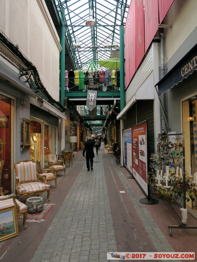 Marche aux Puces de Saint-Ouen - Dauphine
Mots-clés: FRA France geo:lat=48.90215234 geo:lon=2.34223902 geotagged le-de-France Saint-Ouen Marche aux Puces de Saint-Ouen