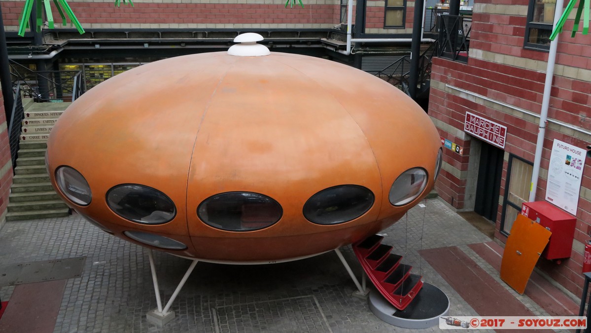 Marche aux Puces de Saint-Ouen - Futuro House
Mots-clés: FRA France geo:lat=48.90165513 geo:lon=2.34144643 geotagged le-de-France Saint-Ouen Marche aux Puces de Saint-Ouen Futuro House Architecture