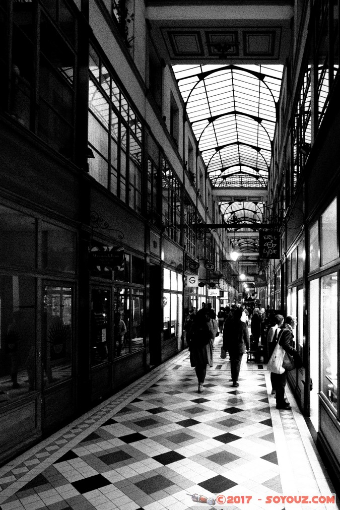 Paris
Mots-clés: FRA France geo:lat=48.86472358 geo:lon=2.34975725 geotagged le-de-France Paris 04 Paris 05 Ancien - Quartier Bon-Conseil Passage du Grand Cerf Art picture