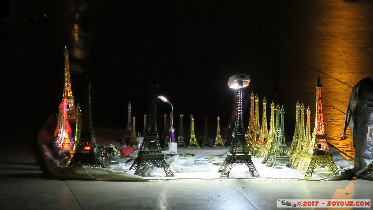 Paris by night - Trocadero - Eiffel's souvenir
Mots-clés: FRA France geo:lat=48.86207153 geo:lon=2.28846207 geotagged le-de-France Paris 16 Paris 16 Passy Nuit Tour Eiffel Trocadero Lumiere