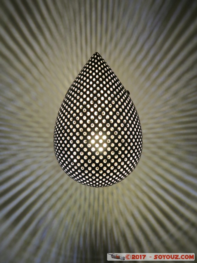 Light and shadow
Mots-clés: Champs-Elys&eacute;es FRA France geo:lat=48.86666622 geo:lon=2.30901718 geotagged le-de-France Paris 08 La Maison des Champs Elys&eacute;es Lumiere