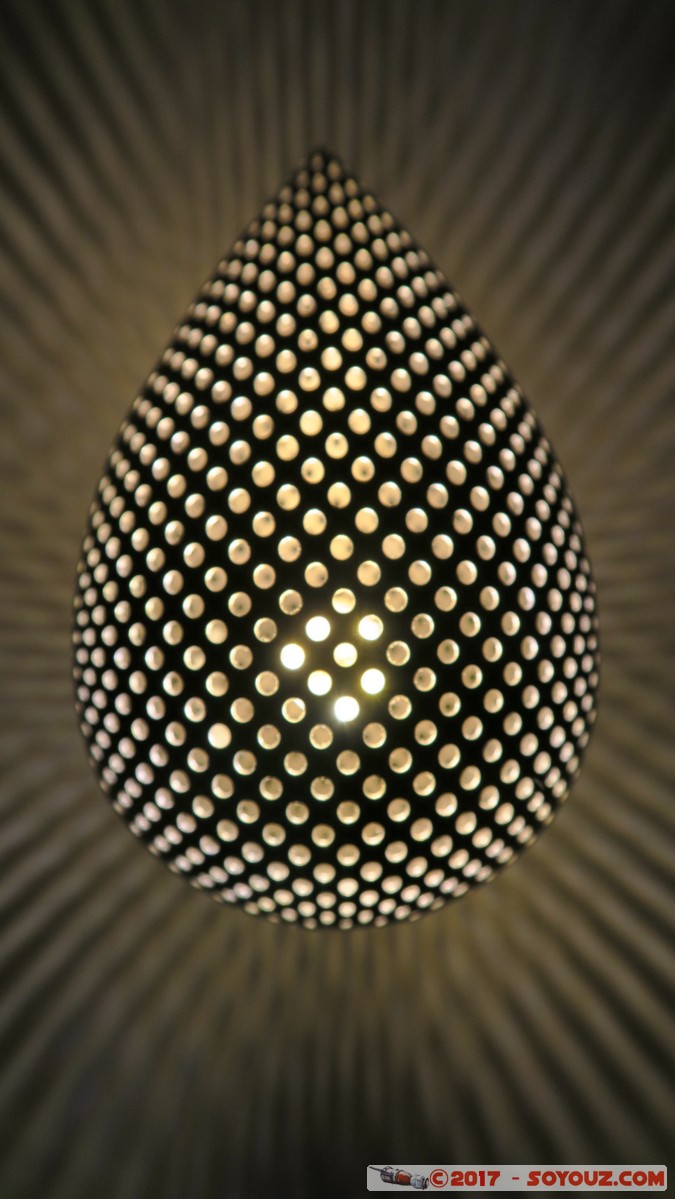 Light and shadow
Mots-clés: Champs-Elys&eacute;es FRA France geo:lat=48.86666622 geo:lon=2.30901718 geotagged le-de-France Paris 08 La Maison des Champs Elys&eacute;es Lumiere