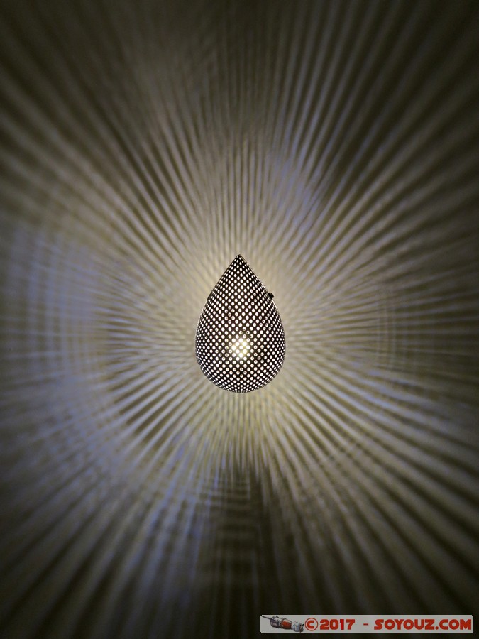 Light and shadow
Mots-clés: Champs-Elys&eacute;es FRA France geo:lat=48.86666622 geo:lon=2.30901718 geotagged le-de-France Paris 08 La Maison des Champs Elys&eacute;es Lumiere