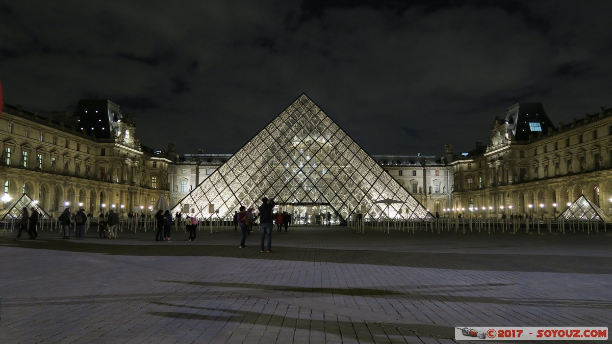 Paris by night - Musee du Louvre et Pyramide
Mots-clés: FRA France geo:lat=48.86127041 geo:lon=2.33479857 geotagged le-de-France Paris 01 Paris 04 Ancien - Quartier Louvre Nuit Musee du Louvre Pyramide du Louvre