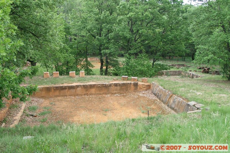 l'ancienne usine Mathieu
Bassin de décantation pour séparer l'ocre du sable.

