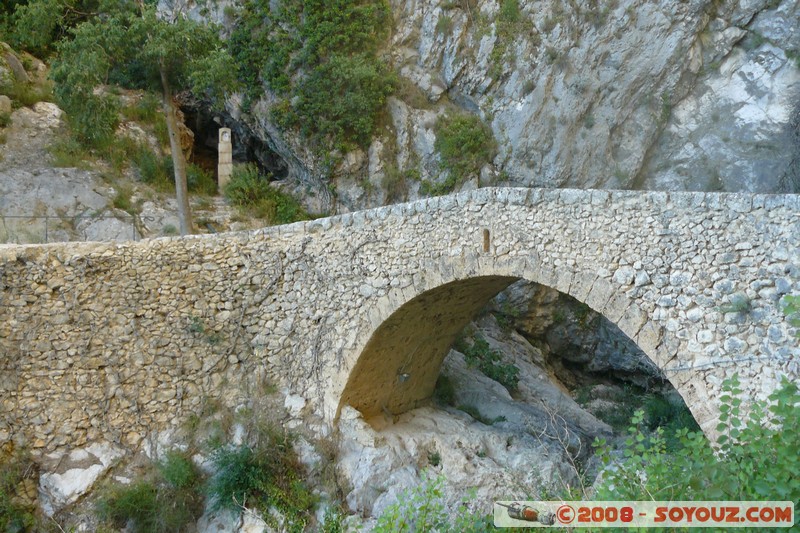 Moustiers-Sainte-Marie - Chapelle Notre-Dame-de Beauvoir
Mots-clés: Eglise
