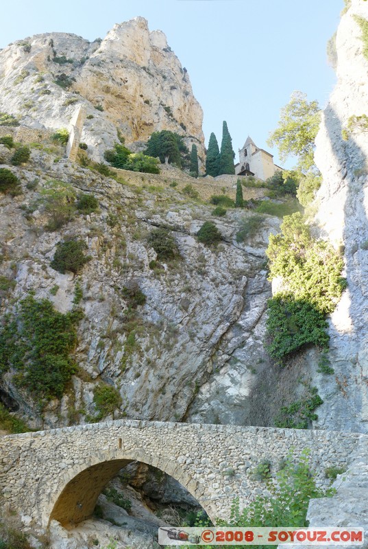 Moustiers-Sainte-Marie - Chapelle Notre-Dame-de Beauvoir
Mots-clés: Eglise