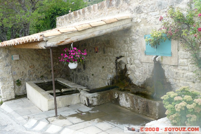 Rougon - Lavoir
Mots-clés: Fontaine