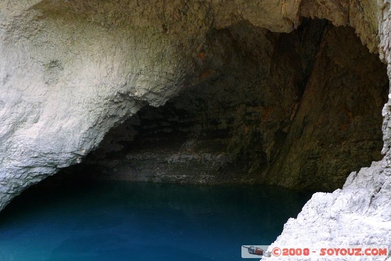 Fontaine-de-Vaucluse - La fontaine
Mots-clés: Riviere
