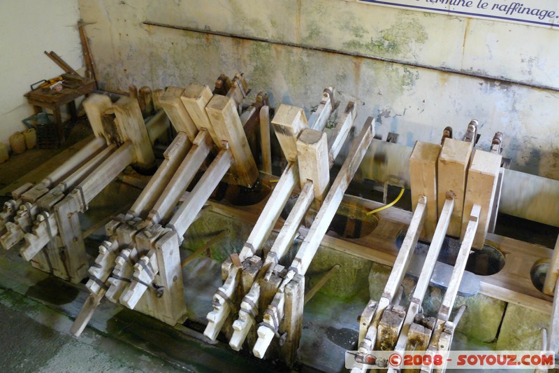 Fontaine-de-Vaucluse - Vallis Clausa , tradition papetiere
