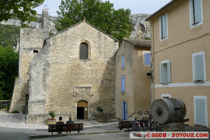 Fontaine-de-Vaucluse - Eglise Notre-Dame et Saint Veran
Mots-clés: Eglise