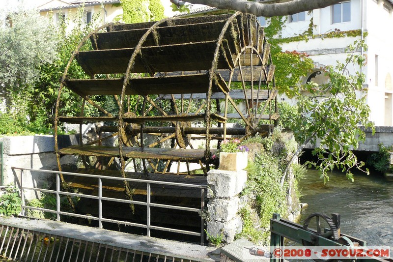 L'Isle-sur-la-Sorgue - roue des Tourelles
Mots-clés: Roue a aubes