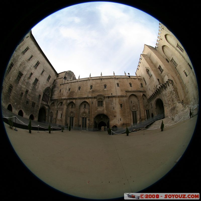 Avignon - Palais des Papes - Cour d'Honneur
Mots-clés: Fish eye Eglise chateau patrimoine unesco