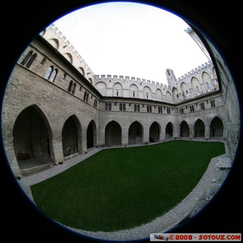 Avignon - Palais des Papes - Cloitre
Mots-clés: Fish eye Eglise chateau patrimoine unesco