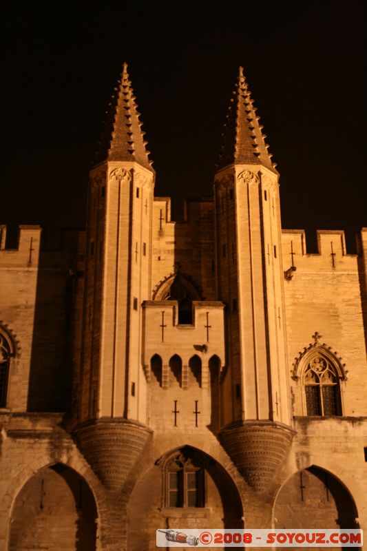Avignon by Night - Palais des Papes
Mots-clés: Nuit Eglise chateau patrimoine unesco