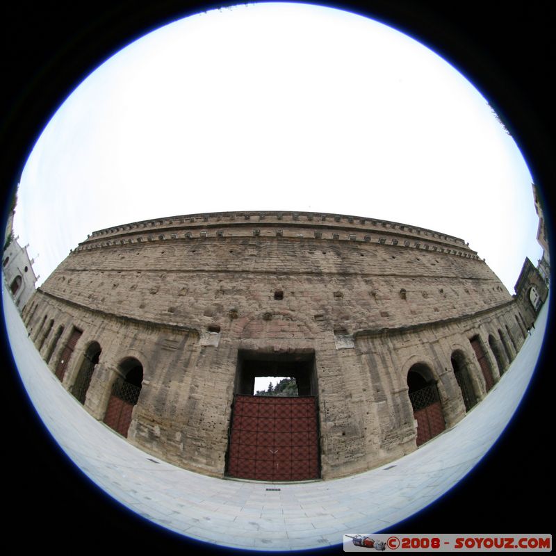 Theatre antique d'Orange
Mots-clés: Fish eye Ruines Romain patrimoine unesco
