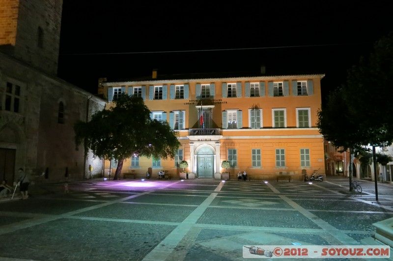 Frejus By night - Mairie
Mots-clés: FRA France FrÃ©jus geo:lat=43.43285631 geo:lon=6.73651278 geotagged Provence-Alpes-CÃ´te d'Azur Nuit