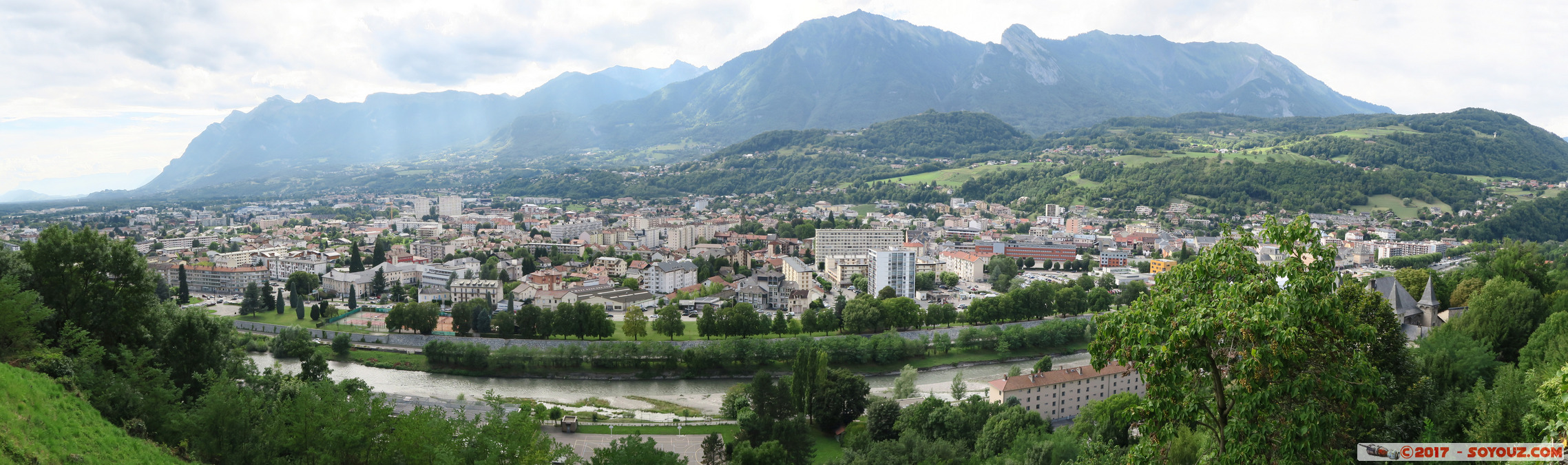 Cité Médiévale de Conflans  - Panorama sur Albertville
Mots-clés: Albertville Auvergne-Rhône-Alpes Conflans FRA France geo:lat=45.67048181 geo:lon=6.39599025 geotagged panorama