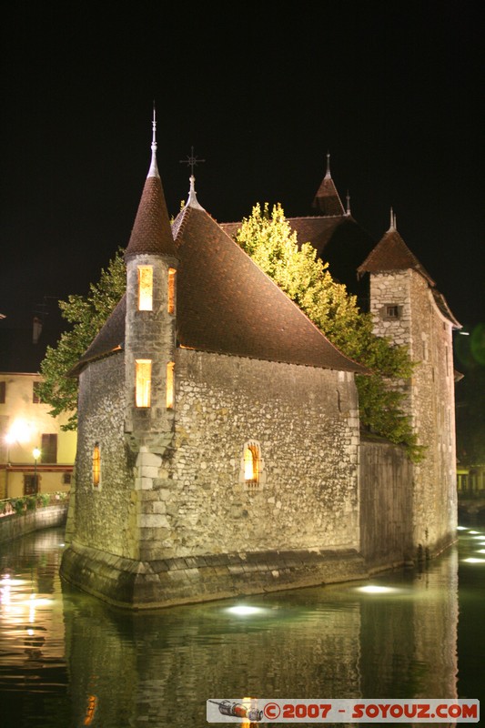 Annecy By Night - Le Palais de l'isle
Mots-clés: Nuit