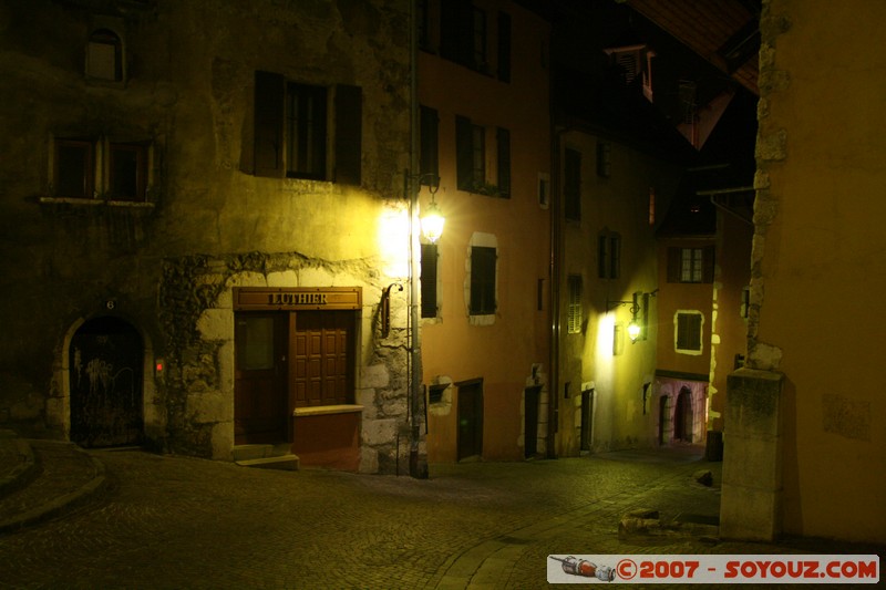 Annecy By Night - chemin des Ramparts
Mots-clés: Nuit