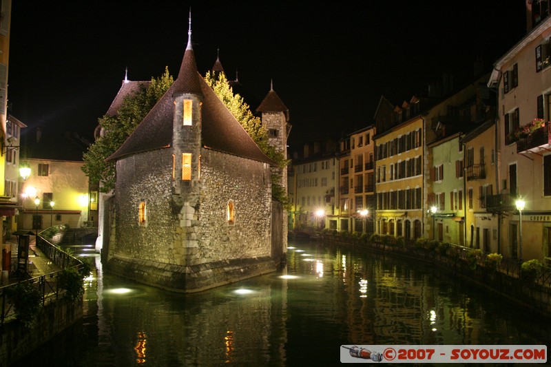 Annecy By Night - Le Palais de l'isle
Mots-clés: Nuit