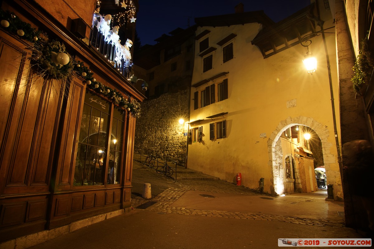 Annecy By Night - Montee Perriere
Mots-clés: Nuit Montee Perriere