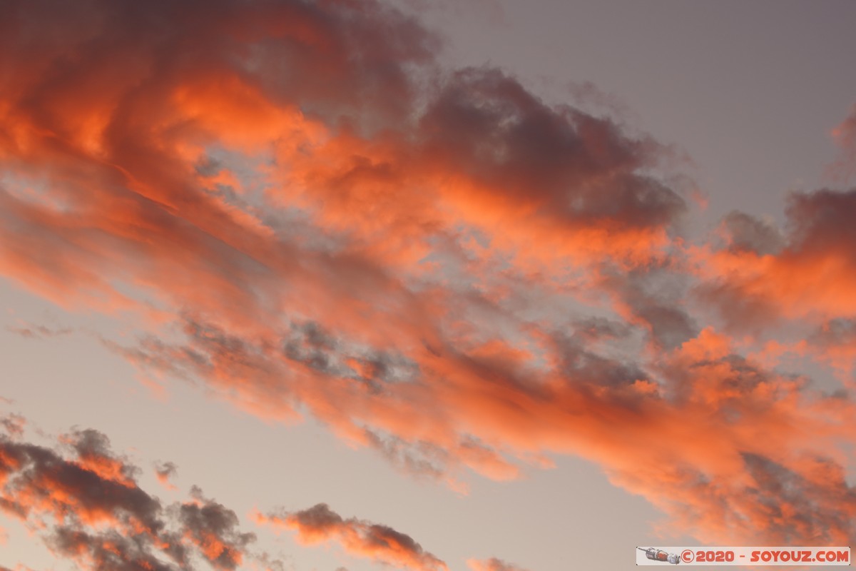 Annecy-le-Vieux - Coucher de Soleil
Mots-clés: Annecy-le-Vieux Auvergne-Rhône-Alpes FRA France geo:lat=45.91519147 geo:lon=6.14438637 geotagged sunset Lumiere