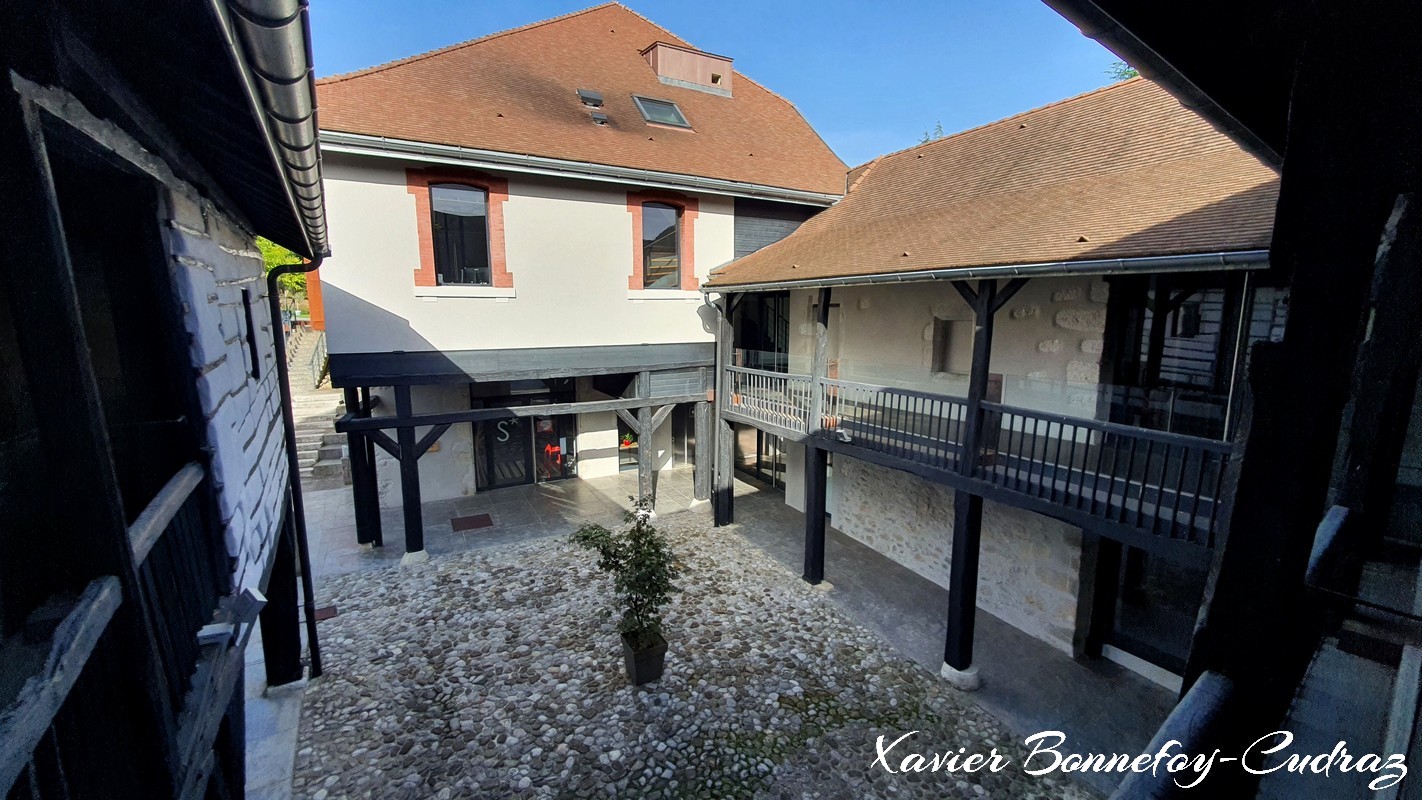 Annecy-le-Vieux - La Cour De l'Abbaye
Mots-clés: Annecy-le-Vieux Auvergne-Rh&ocirc;ne-Alpes FRA France geo:lat=45.91687410 geo:lon=6.14073247 geotagged La Cour De l'Abbaye