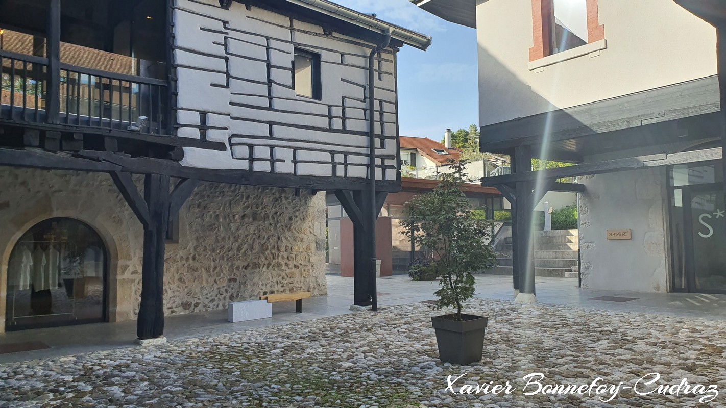 Annecy-le-Vieux - La Cour De l'Abbaye
Mots-clés: Annecy-le-Vieux Auvergne-Rh&ocirc;ne-Alpes FRA France geo:lat=45.91686337 geo:lon=6.14081025 geotagged La Cour De l'Abbaye