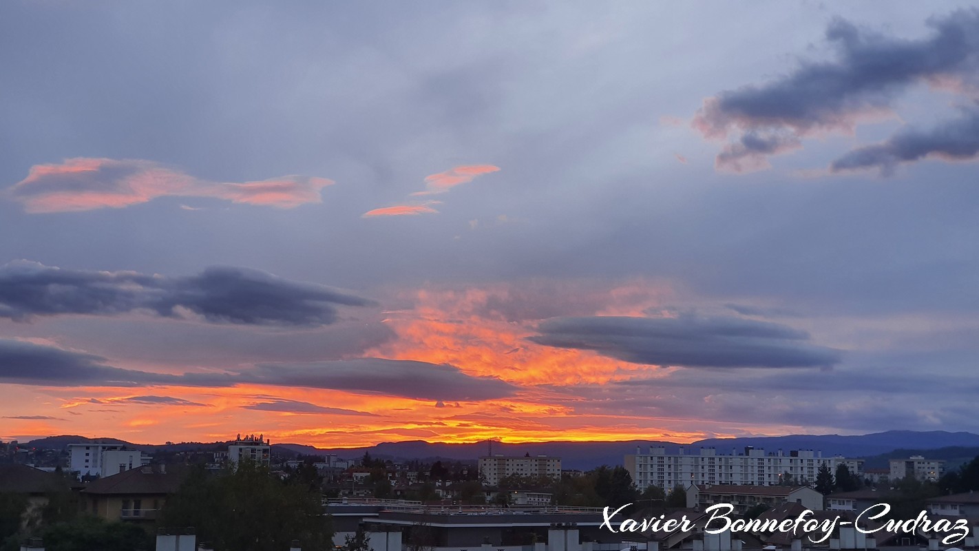 Annecy-le-Vieux - Coucher de Soleil
Mots-clés: Annecy-le-Vieux Auvergne-Rh&ocirc;ne-Alpes FRA France geo:lat=45.91466376 geo:lon=6.14093363 geotagged sunset Nuages Lumiere Clarines