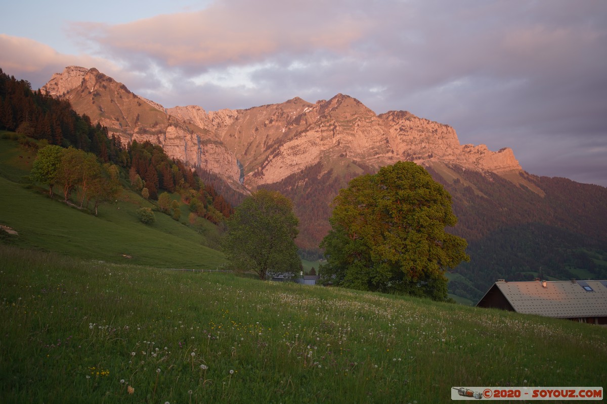 Col de la Forclaz - Pointe de la Beccaz
Mots-clés: Auvergne-Rh&ocirc;ne-Alpes FRA France Montmin Col de la Forclaz Montagne sunset