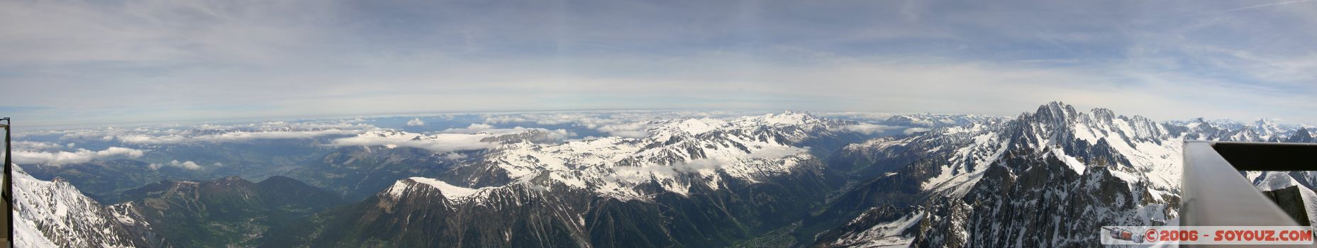 Panoramique sur la vall�e de Chamonix
