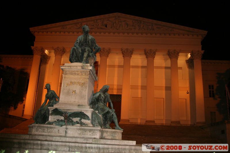 Budapest by night - Nemzeti Muzeum
Mots-clés: Nuit
