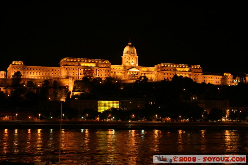 Budapest by night - Budavari Palota
Mots-clés: Nuit Danube Riviere chateau