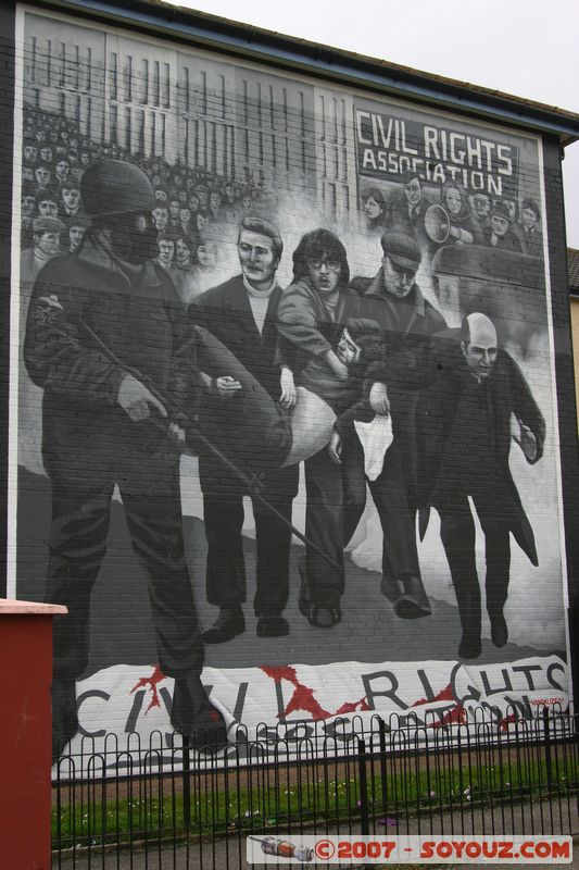 Bloody Sunday (January 30th, 1972)
The Bogside Artists - The People's Gallery
Mots-clés: fresques politiques The Bogside Artists