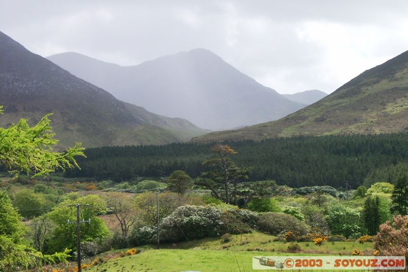 Connemara - Kylemore Abbey garden
