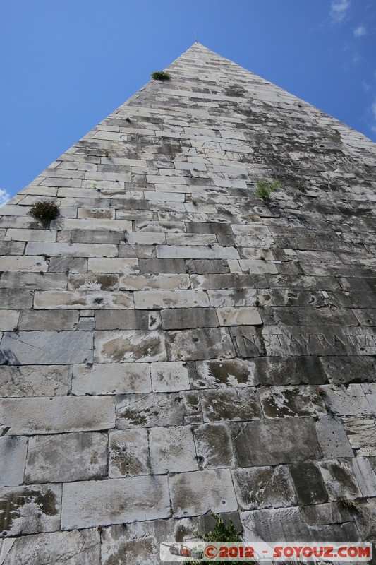 Roma - Piramide Cestia
Mots-clés: geo:lat=41.87626167 geo:lon=12.48102667 geotagged ITA Italie Lazio Roma Piramide Cestia Romain Ruines patrimoine unesco