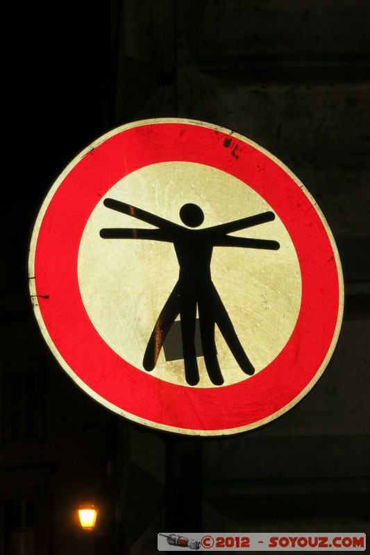 Roma di notte - Moderno uomo vitruviano
Mots-clés: geo:lat=41.89644217 geo:lon=12.47592529 geotagged ITA Italie Lazio Parione Roma Nuit Roadsign Insolite