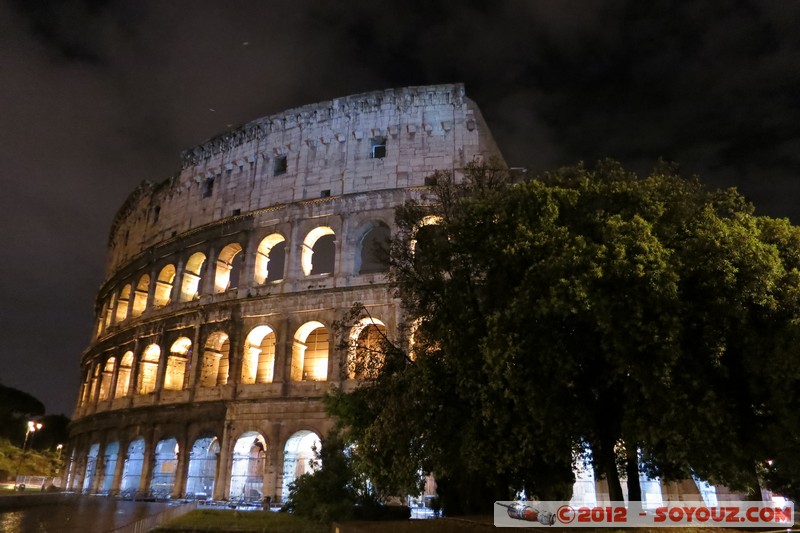 Roma di notte - Colosseo
Mots-clés: Campitelli geo:lat=41.89107542 geo:lon=12.49085292 geotagged ITA Italie Lazio Roma Nuit Colosseo Ruines Romain