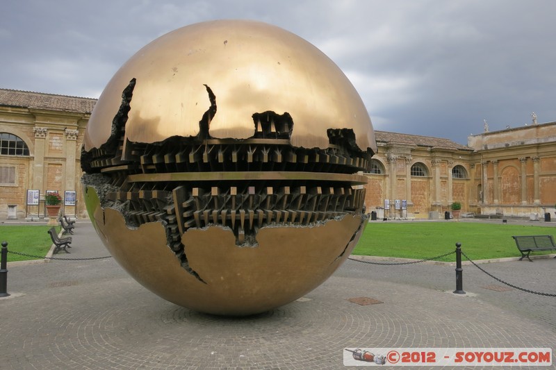 Vatican - Sphere with Sphere (Arnaldo Pomodoro)
Mots-clés: geo:lat=41.90575156 geo:lon=12.45453112 geotagged VAT Vatican Vatican City Vaticano sculpture patrimoine unesco
