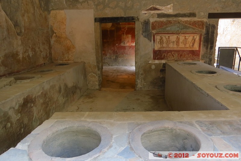 Pompei Scavi - Thermopolium of Vetutius Placidus
Mots-clés: Campania geo:lat=40.75100627 geo:lon=14.49018104 geotagged ITA Italie Pompei Scavi Ruines Romain patrimoine unesco Regio I