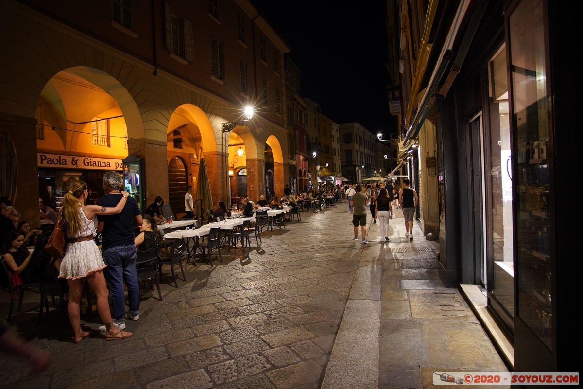 Parma by night - Str. Luigi Carlo Farini
Mots-clés: Emilia-Romagna geo:lat=44.80034647 geo:lon=10.32783814 geotagged ITA Italie Parma Nuit Str. Luigi Carlo Farini