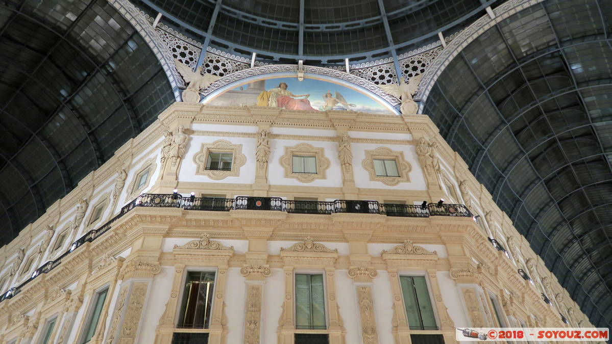 Milano by Night - Galleria Vittorio Emanuele II
Mots-clés: geo:lat=45.46552272 geo:lon=9.19008786 geotagged ITA Italie Lombardia Mailand Milano Nuit Galleria Vittorio Emanuele II
